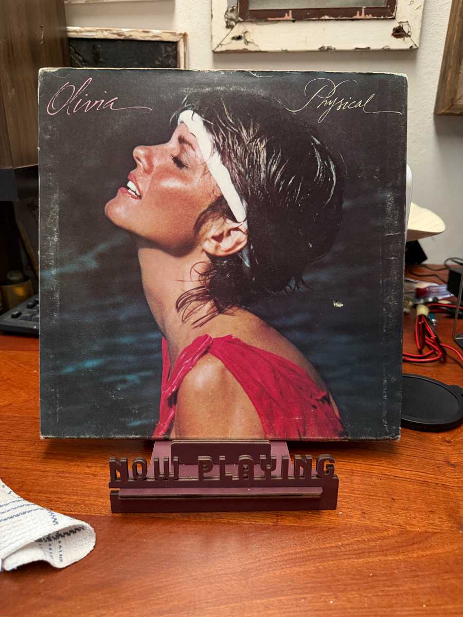 Olivia Newton-John – Physical sleeve