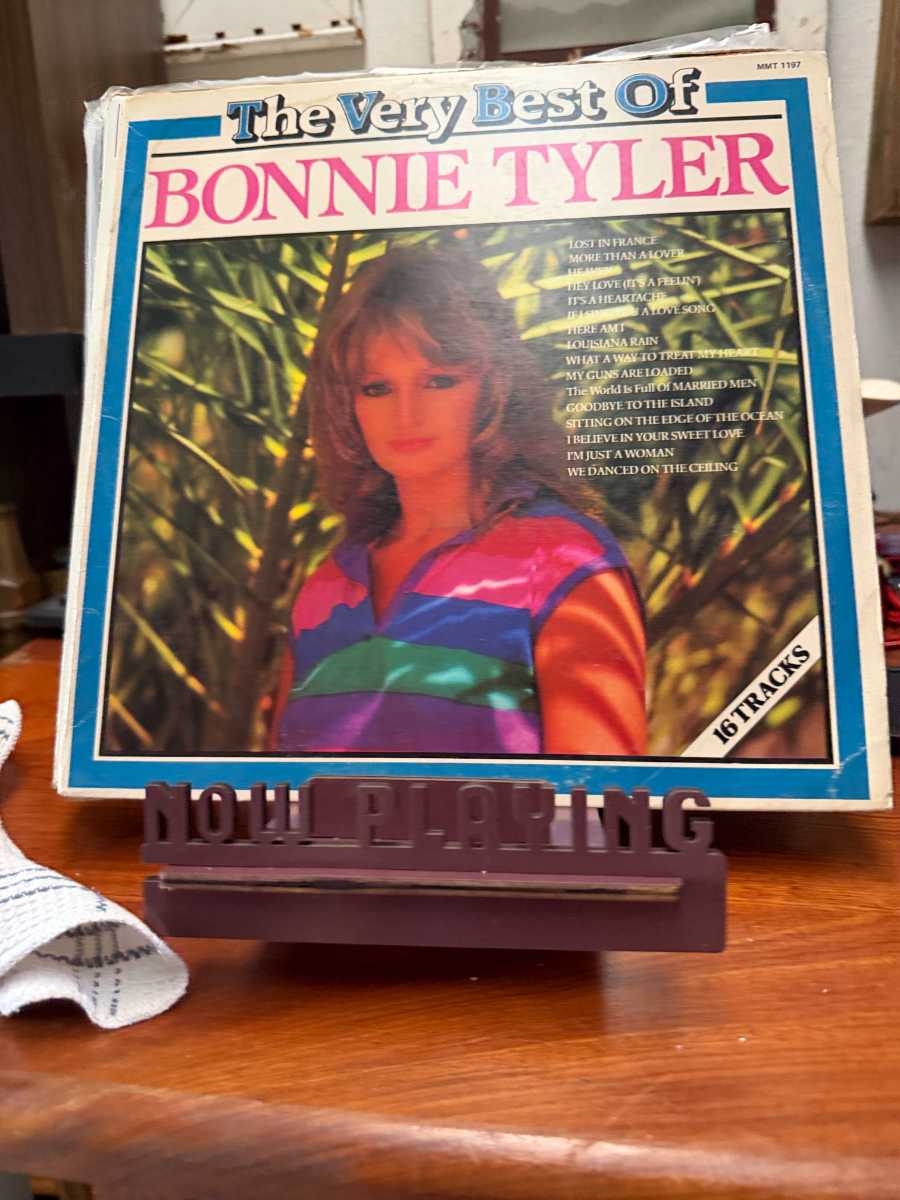 Bonnie Tyler – The Very Best Of sleeve