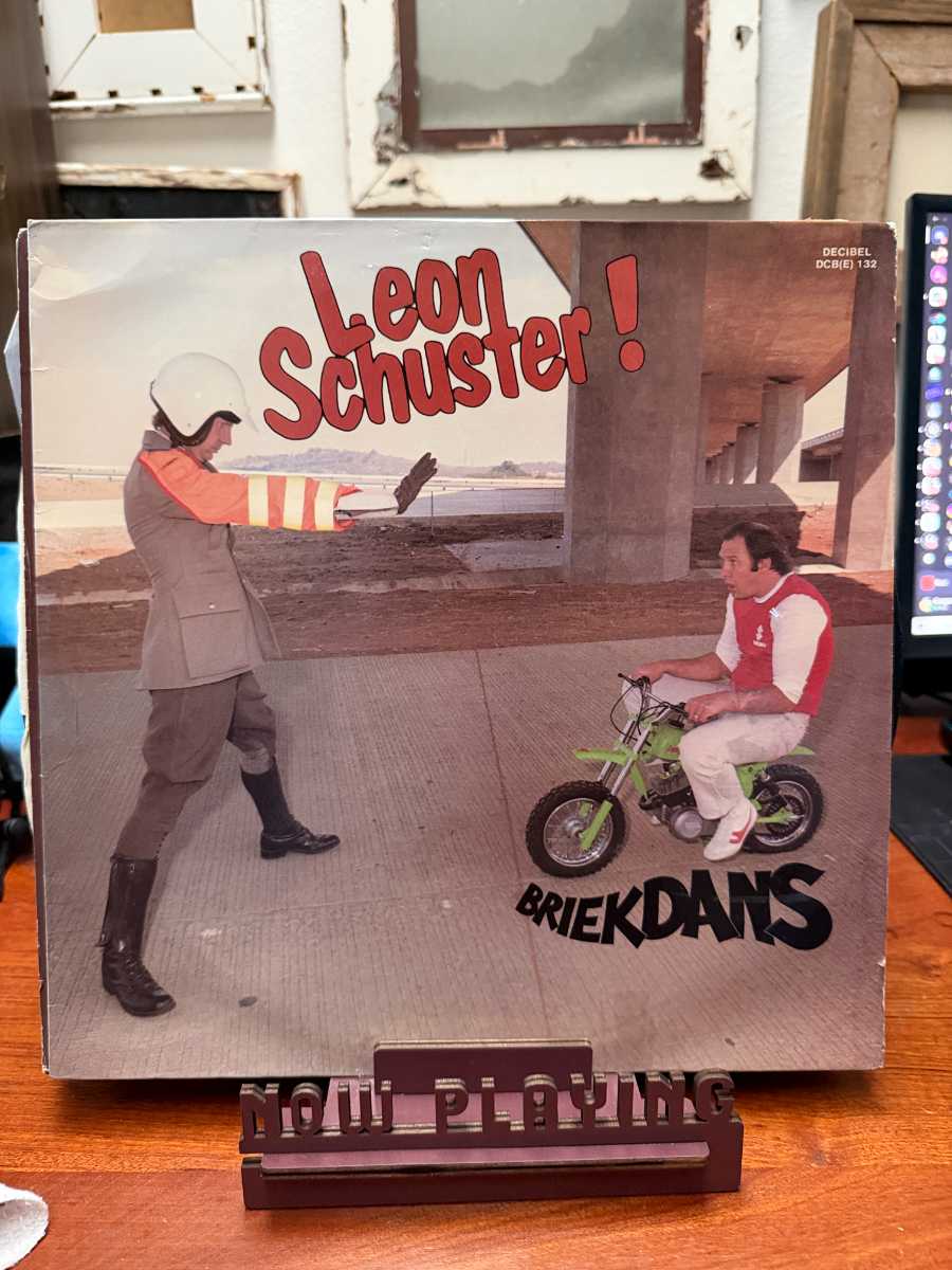 Leon Schuster – Briekdans sleeve